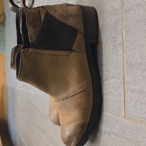 SOREL womens boots size 8.5